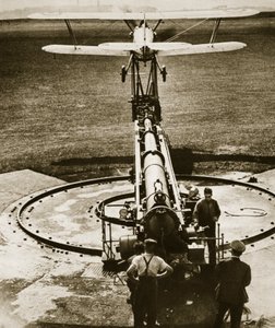 A katapult fortélyainak elsajátítása (fotogravúr) alkotó: English Photographer